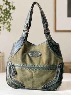 🔅 Host Pick- Vintage Y2K Nine West Olive Forest Green Swedette Bag